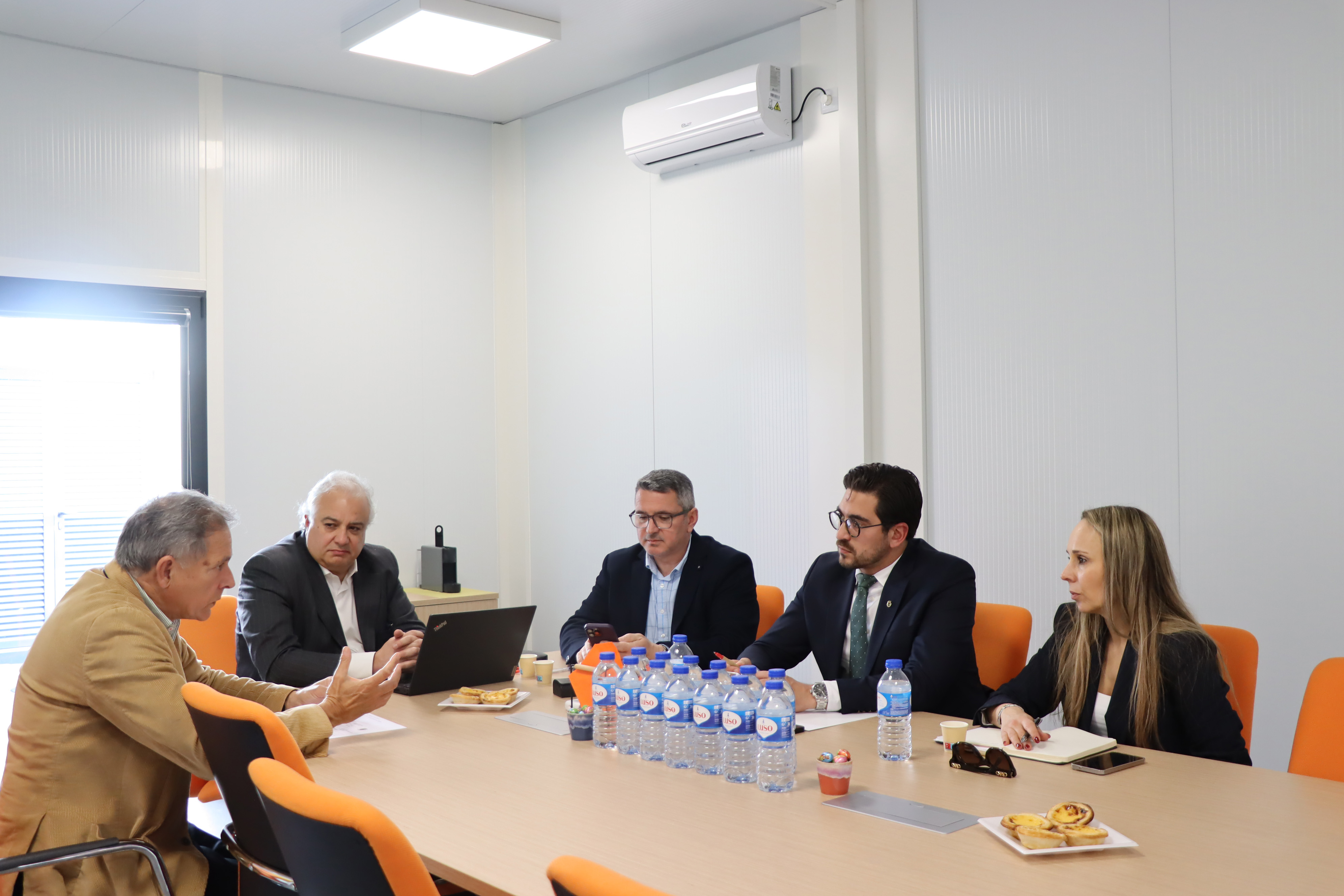Presidente da Câmara visita empresa OJE Logistics no Entroncamento