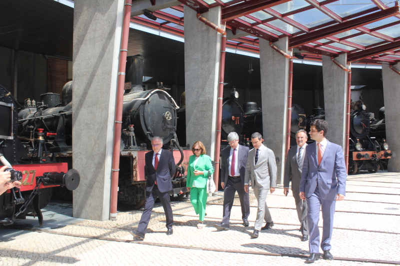 Assinatura do Auto de Consignação ER243 – Acessibilidades à Zona Industrial de Riachos assinado no Museu Nacional Ferroviário
