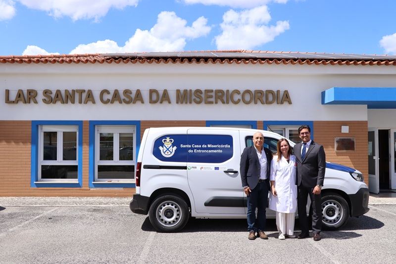 Município entrega viatura à Santa Casa da Misericórdia do Entroncamento