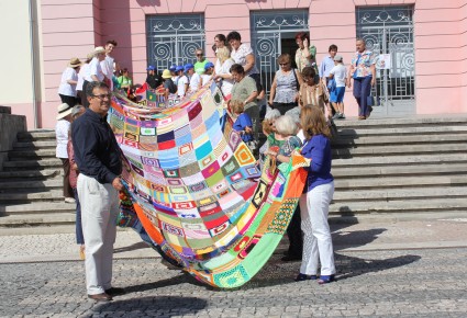 "Tricota esta Ideia" Apresentação da Manta pelos Direitos dos Idosos