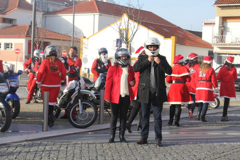 Município e o Motoclube "Os Fenómenos" distribuíram lembranças nas Escolas e Instituições