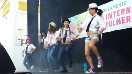 Mega aula de Zumba assinalou o Dia Internacional da Mulher