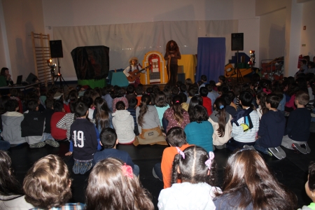 Alunos do Ensino Pré-Escolar e 1º Ciclo das Escolas E. B. António Gedeão e Zona Verde assistiram ao teatro "A Luz de Iemanjá"